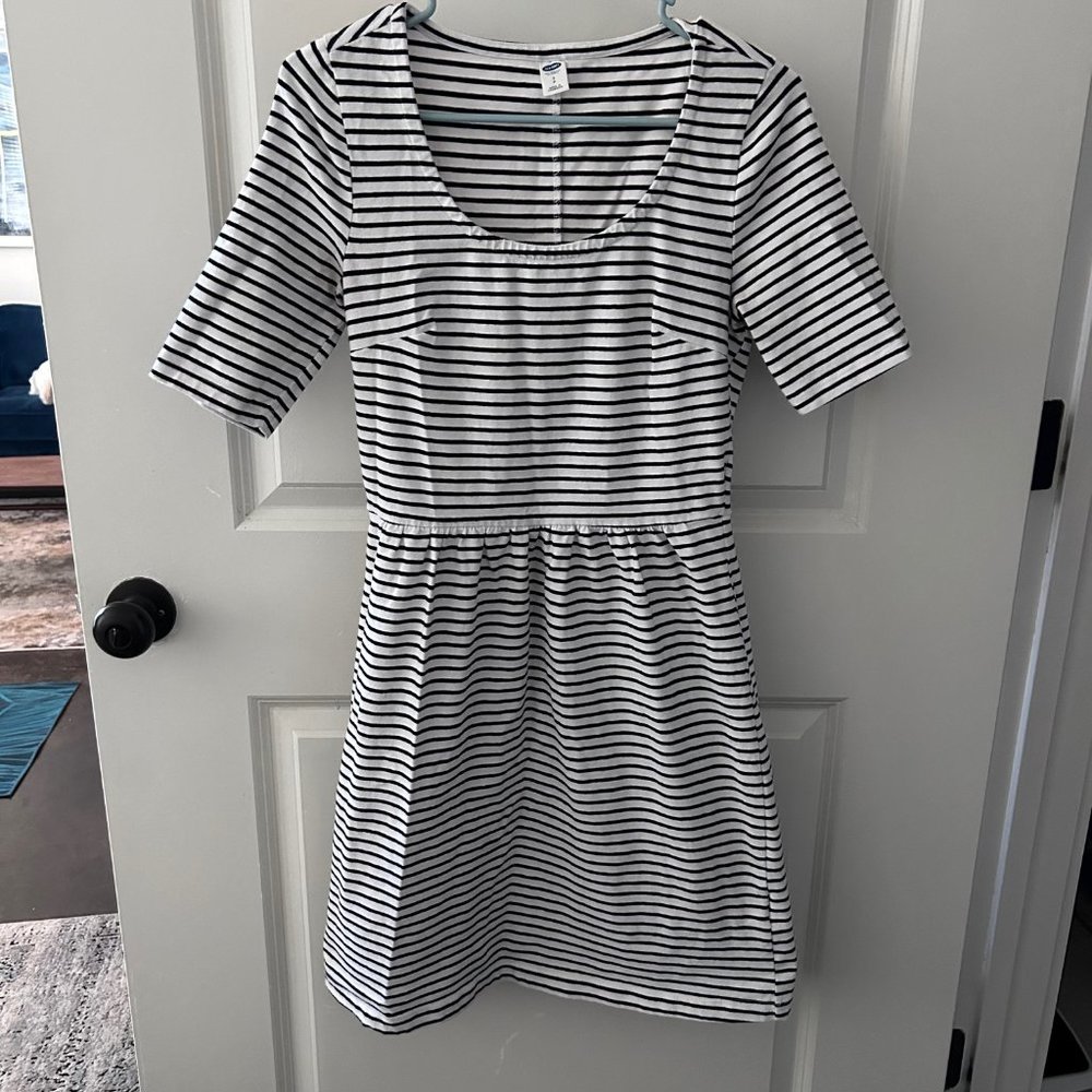 Old Navy Black & White Striped Dress Size Small
